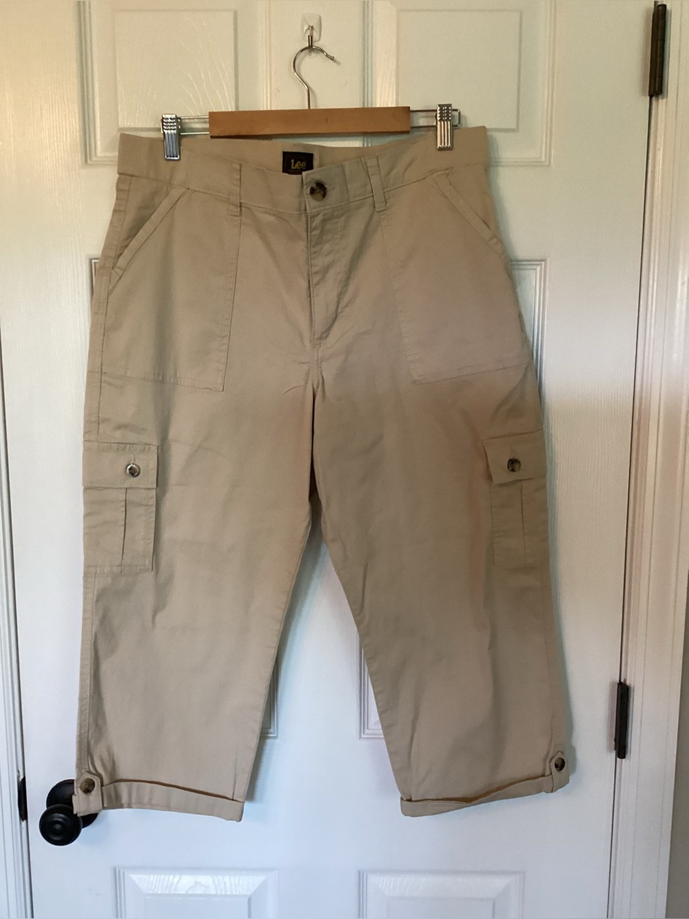 Lee Women’s Khaki Cargo Capri Pants